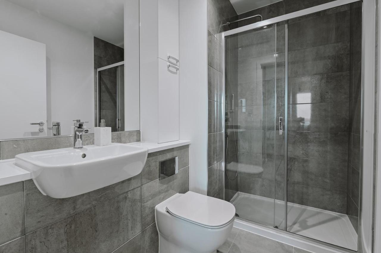 Khayat Homes - The Owelor - Two Bed London Kültér fotó