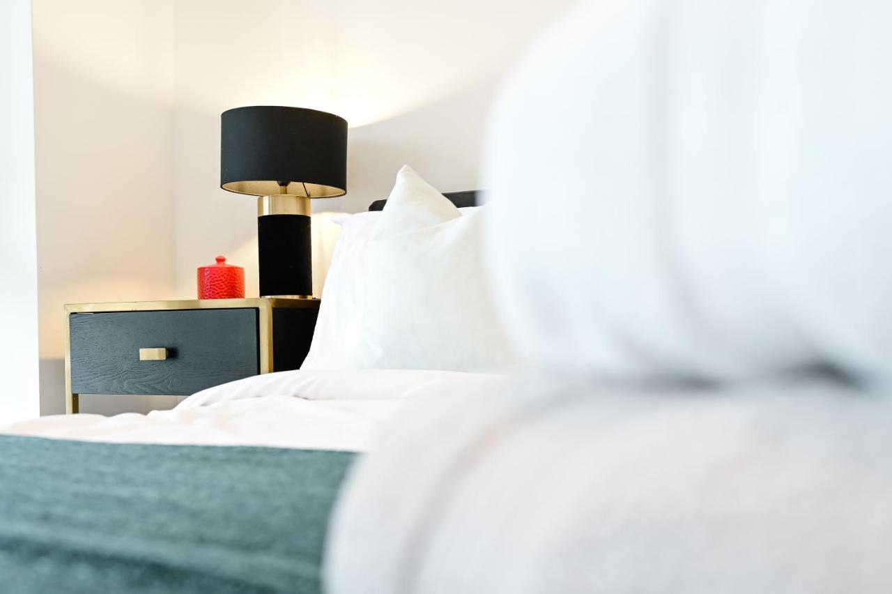 Khayat Homes - The Owelor - Two Bed London Kültér fotó
