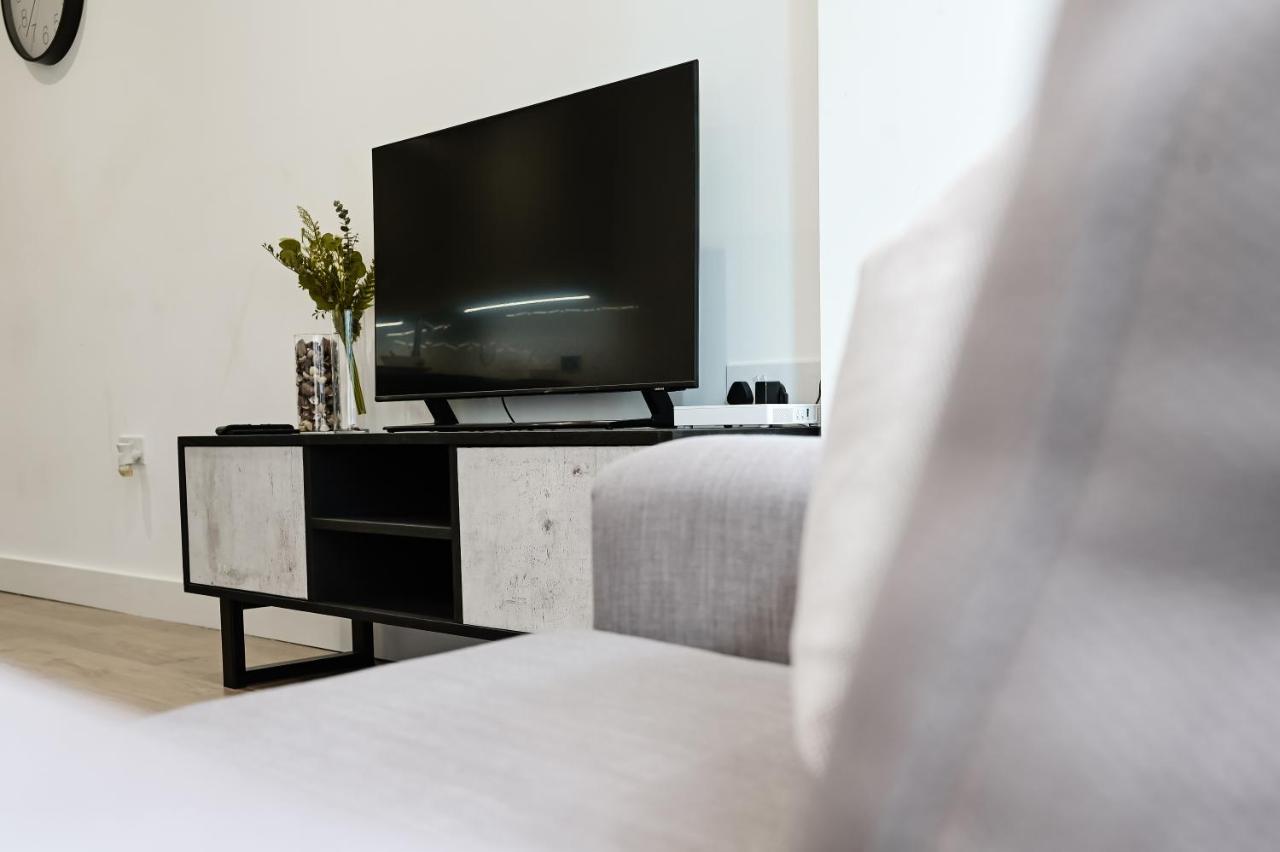 Khayat Homes - The Owelor - Two Bed London Kültér fotó